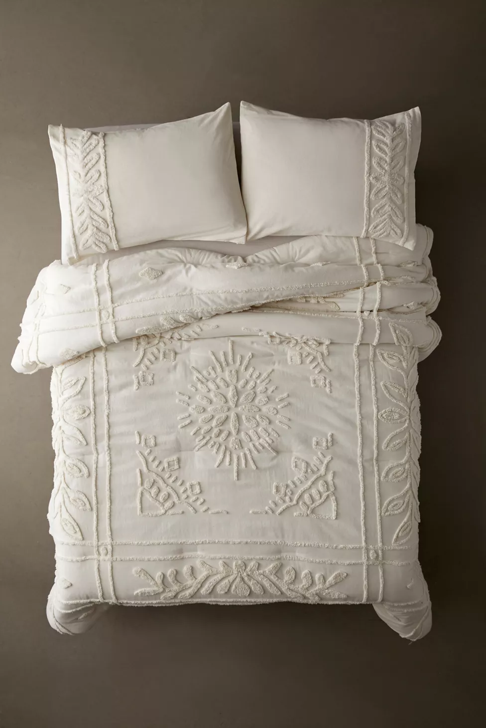 unique design of cushions and blanket